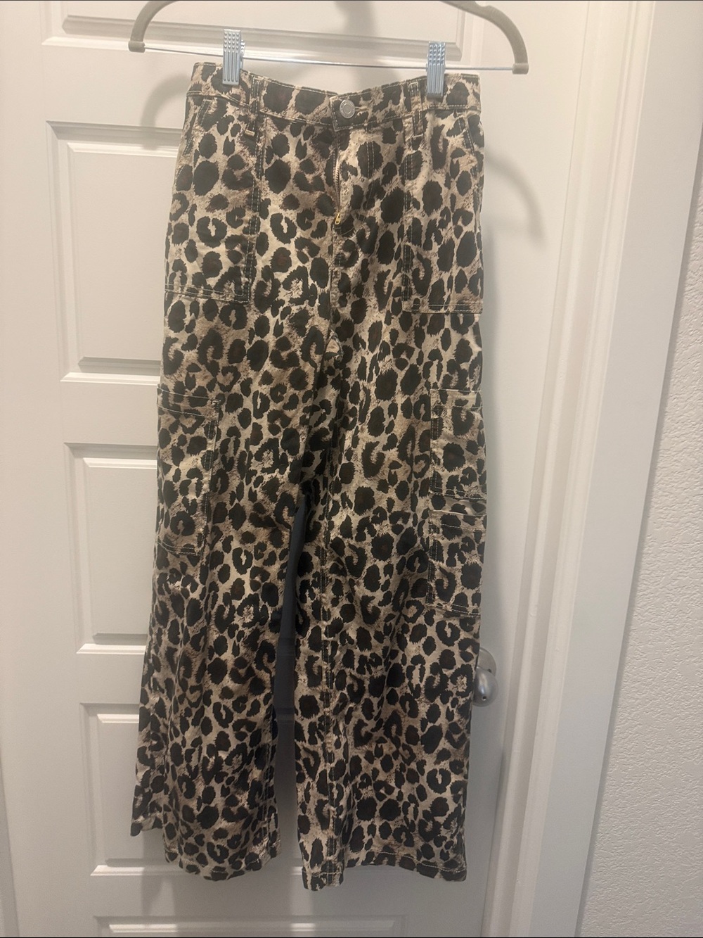 No Boundaries Leopard Print Wide-Leg Light Denim Cargo Pants - Short Length